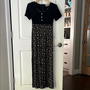 Sheri Martin 80’s Vintage floral Wide Leg Cropped Jumpsuit. Size 4 black